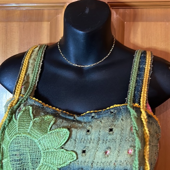 Sunflowers & pretty stitching make this Sz small, flowy tank blouse so feminine. - Picture 5 of 11